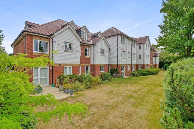 19 Eadhelm Court, Penlee Close, Edenbridge photo 4