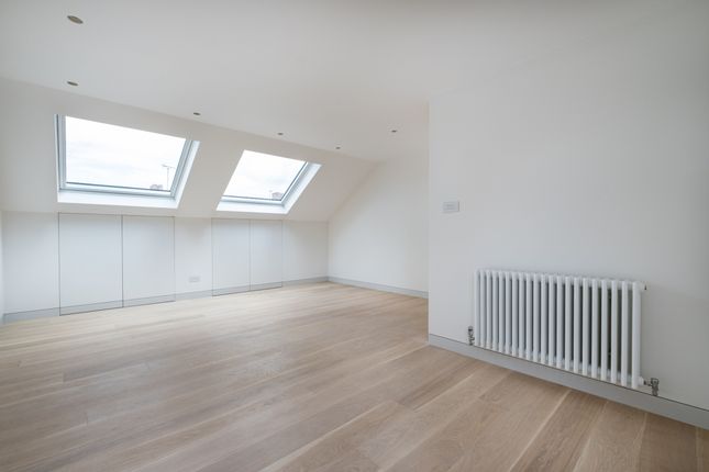 Terraced house to rent in Brayburne Avenue, London