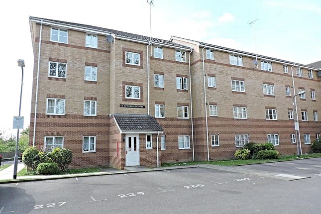 2 bed flat to rent in Princes Gate, High Wycombe HP13