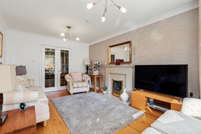 11 Wallace Drive, Bishopbriggs, Glasgow photo 2
