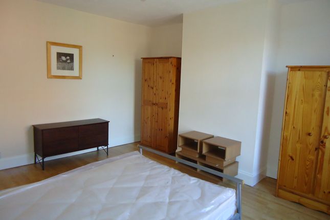 4, Hough Terrace, Leeds photo 5