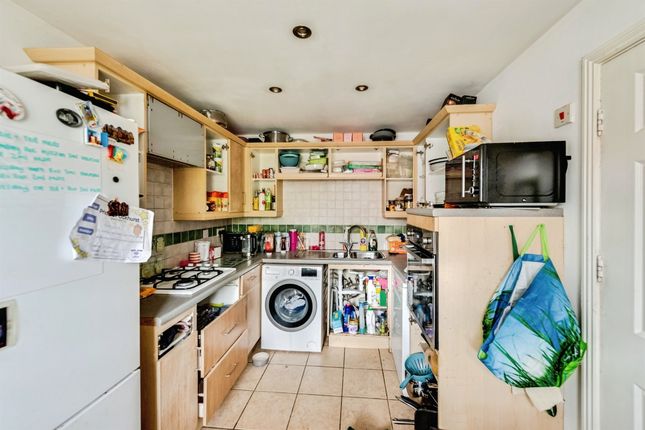 5, Filsham Road, Swindon photo 2