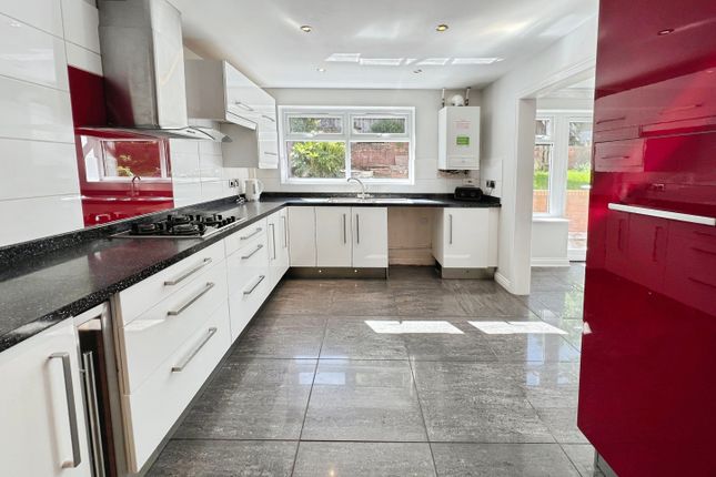 42, Greenvale Close, Burton-on-trent photo 2