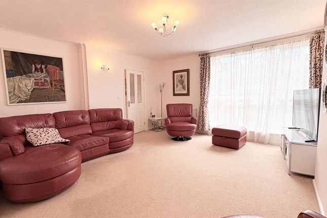 37, Meadow View, Birmingham photo 3