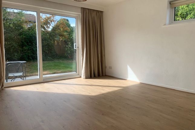 27 Tudor Close, East Grinstead photo 3
