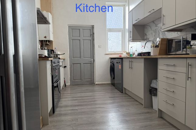 12 Grange Avenue , Grange Avenue, Leeds photo 2