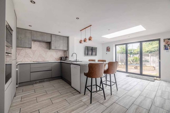 25, Oak End Drive, Iver Heath photo 2