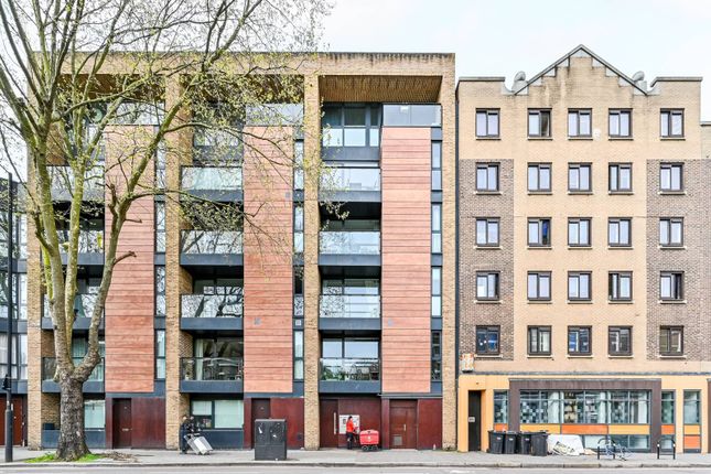 Flat to rent in Cube Apartments, Clerkenwell, London