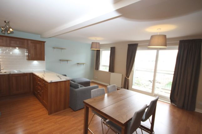 Flat to rent in Albion Gardens, Easter Road, Edinburgh