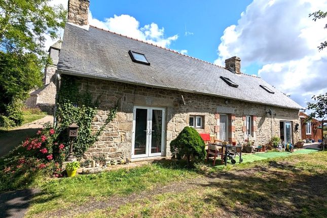 Detached house for sale in 22480 Saint-Nicolas-Du-Pélem, Côtes-D'armor, Brittany, France