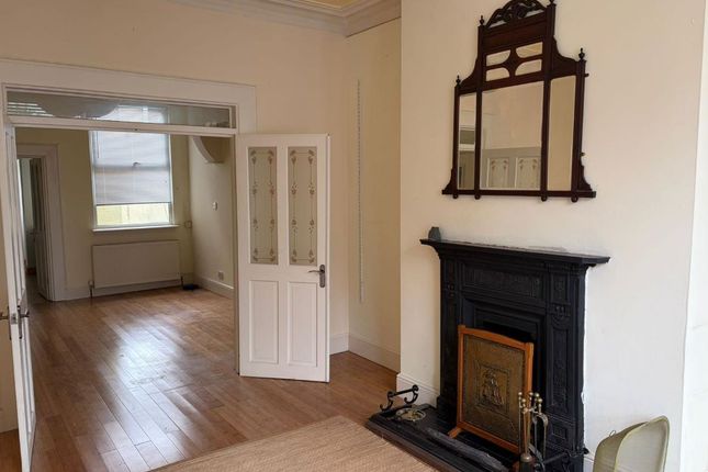 12 Trinity Road, Bridlington photo 3