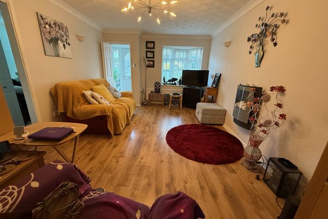 2 Russet Way, Yeovil photo 3