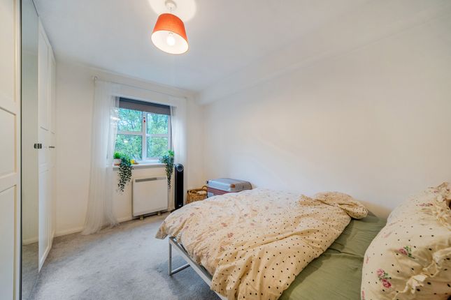 4, Tarragon Grove, London photo 4