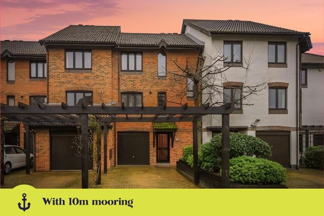 3-bed house on 28, Cadland Court, Channel Way, Southampton, £350,000