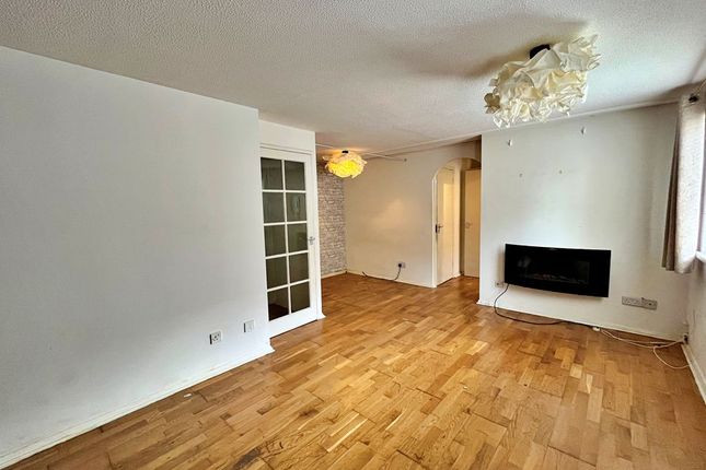 Flat 2,, 91 Long Drive, Greenford photo 4