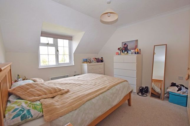 Flat for sale in York Mews, Alton, Hampshire