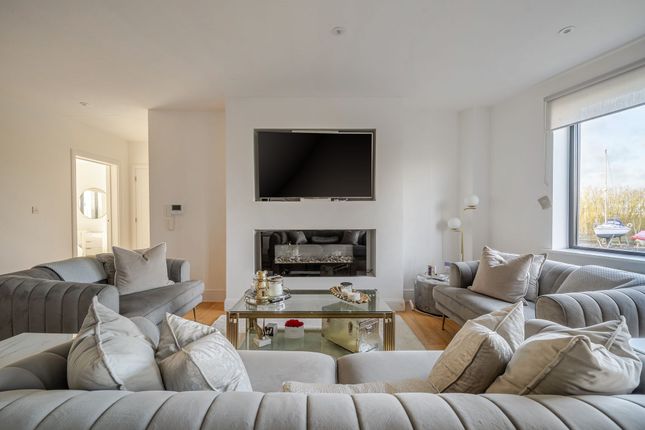 Apt 5, The Round House Northney Marina, Hayling Island photo 3