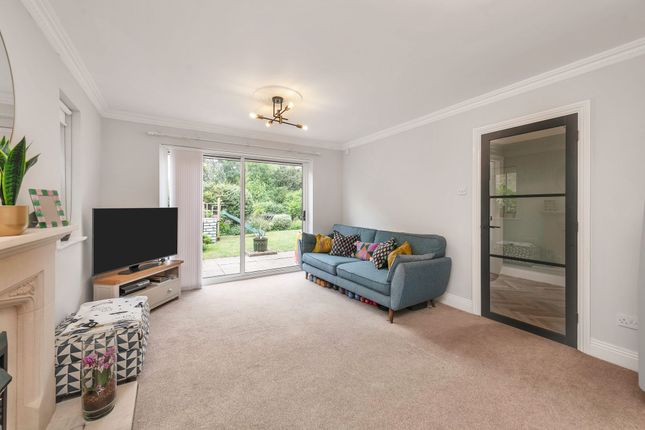 10 Limekiln Close, Royston photo 4