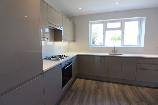 Upper Farm Road, West Molesey photo 3