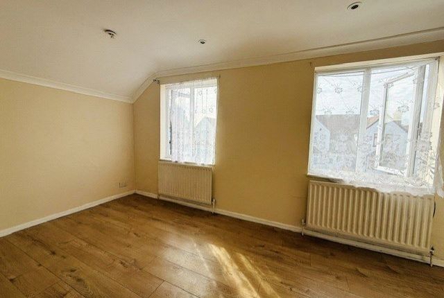141, St. Pauls Avenue, Slough photo 5