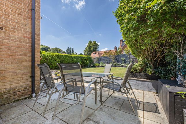 16, Greenstead, Sawbridgeworth photo 2