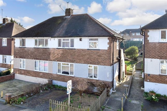 2-bed flat on Vale Drive, Chatham, £90,000