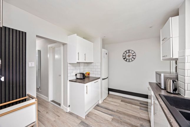 12 Kilnmead Close, Crawley photo 4