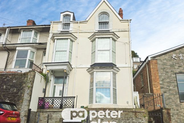 2-bed flat on SWANSEA, £900/mo