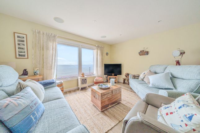 Flat 5, Foreshore House, 30, Fore Street, Devon photo 3