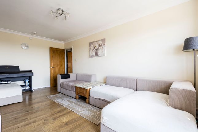 82 Upper Fosters, New Brent Street, London photo 4