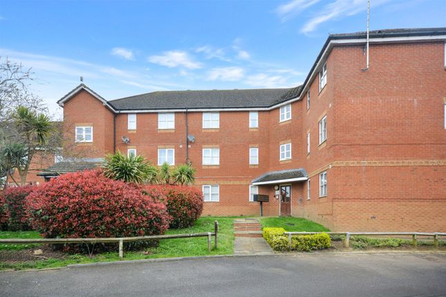 Thumbnail Flat for sale in East Stour Way, Ashford