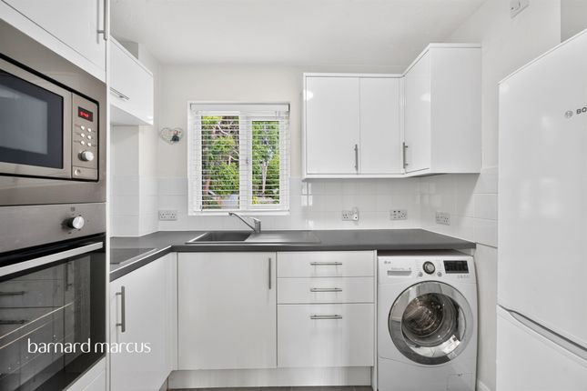 34, Bartholomew Court, South Street, Dorking photo 2