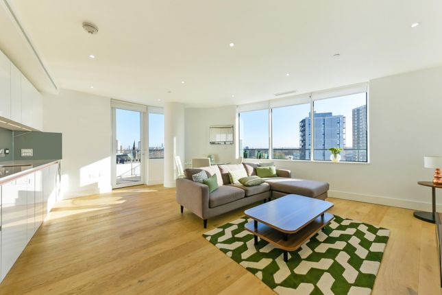Flat to rent in Lombard Wharf, Lombard Road, London