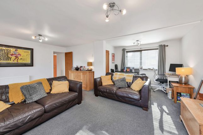 7 Savile Way, Royston photo 4