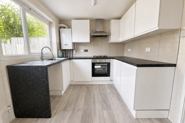 48, Basildon photo 2