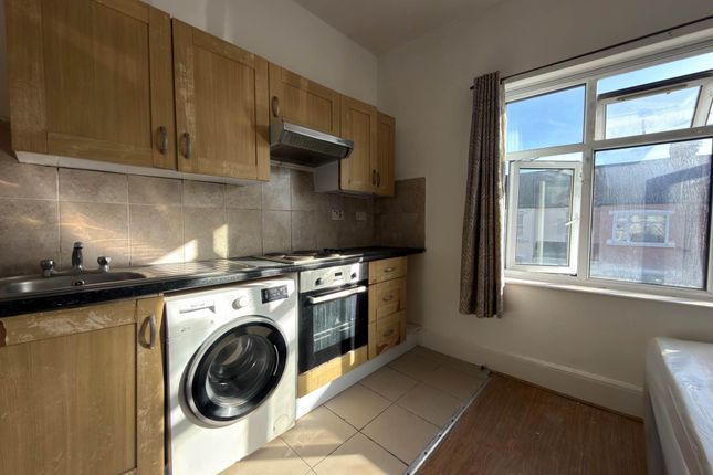 Flat 4, Etherley Road, London photo 3