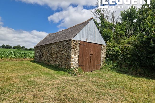 Villa for sale in Plougras, Côtes-D'armor, Bretagne