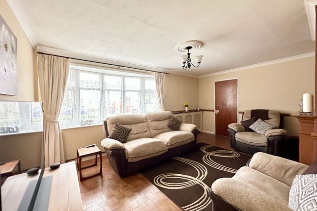 29 Shepeshall, Basildon photo 3