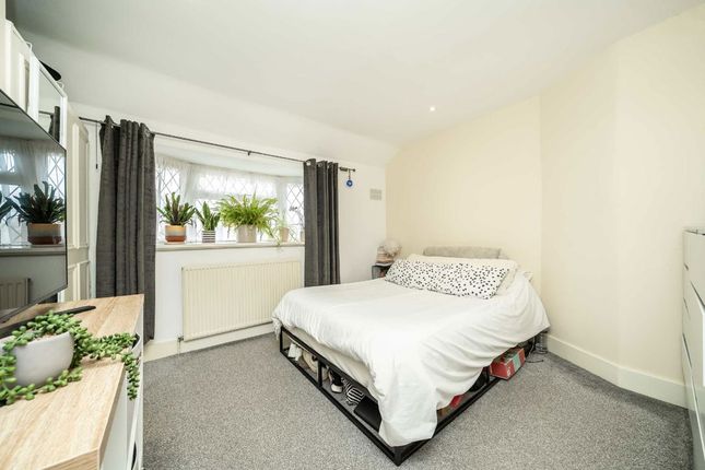 70, Hampton Lane, Feltham photo 5