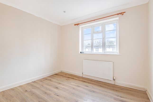89, Amblecote Road, London photo 3