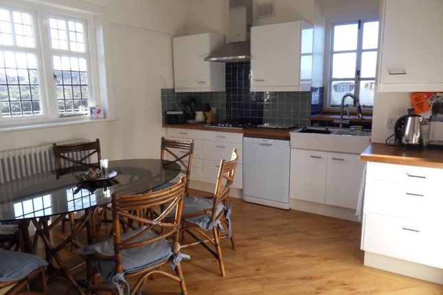 6A, Woodhayes Road, London photo 4