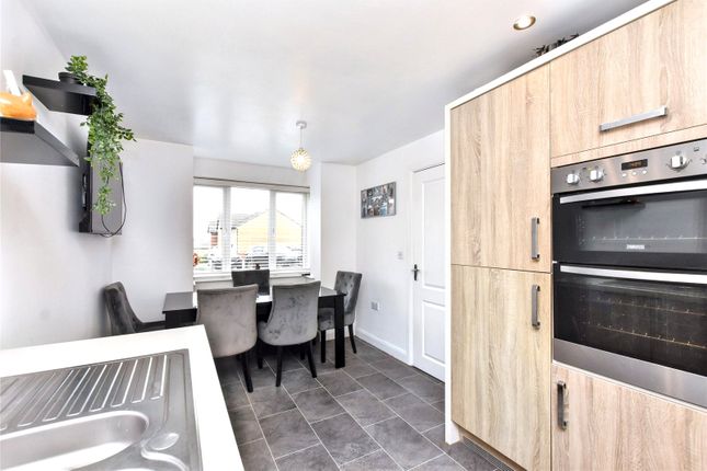 58, Round Hill Road, West Yorkshire photo 3