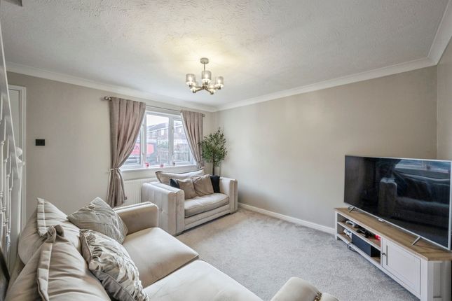 12, Chatsworth Drive, Doncaster photo 2