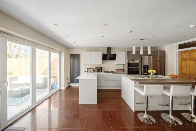 134, Domonic Drive, London photo 2