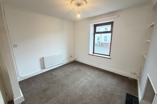 35, Glyncoed Terrace, Llanelli photo 4