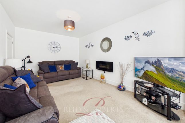 10, Llys Clark, Caergwrle photo 2