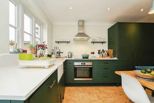 2, Hennemarsh Place, Moreton-in-Marsh photo 2