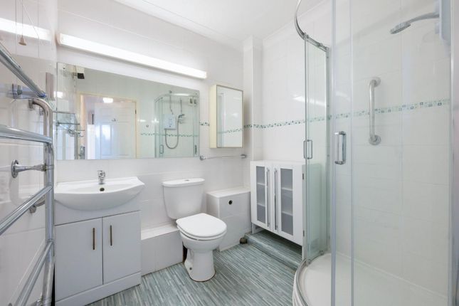 Flat 23, Worcester Court, Worcester Park photo 4