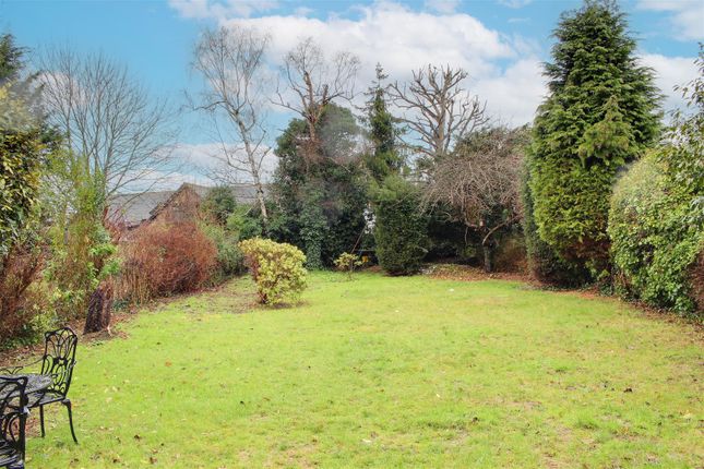 20, Grangewood, Little Heath photo 3