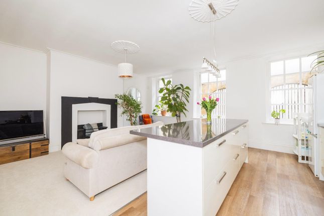 Flat 1 Arundel House, 6, Portland Square, Bristol photo 4